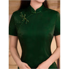 High end green cheongsam youthful style 2026 new design perfect for mothers taking their children to the college entrance exam or middle school entrance exam plus size improvement image 5