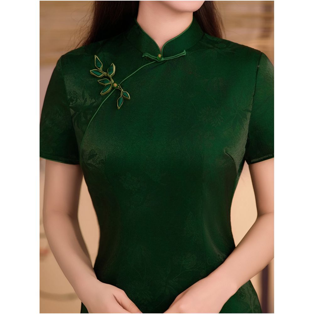 High end green cheongsam youthful style 2026 new design perfect for mothers taking their children to the college entrance exam or middle school entrance exam plus size improvement image 5
