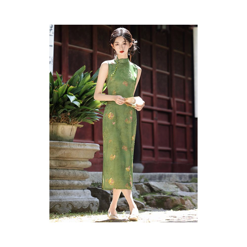 Green sleeveless halter neck long modified cheongsam 2026 new style youthful retro Chinese dress image 3