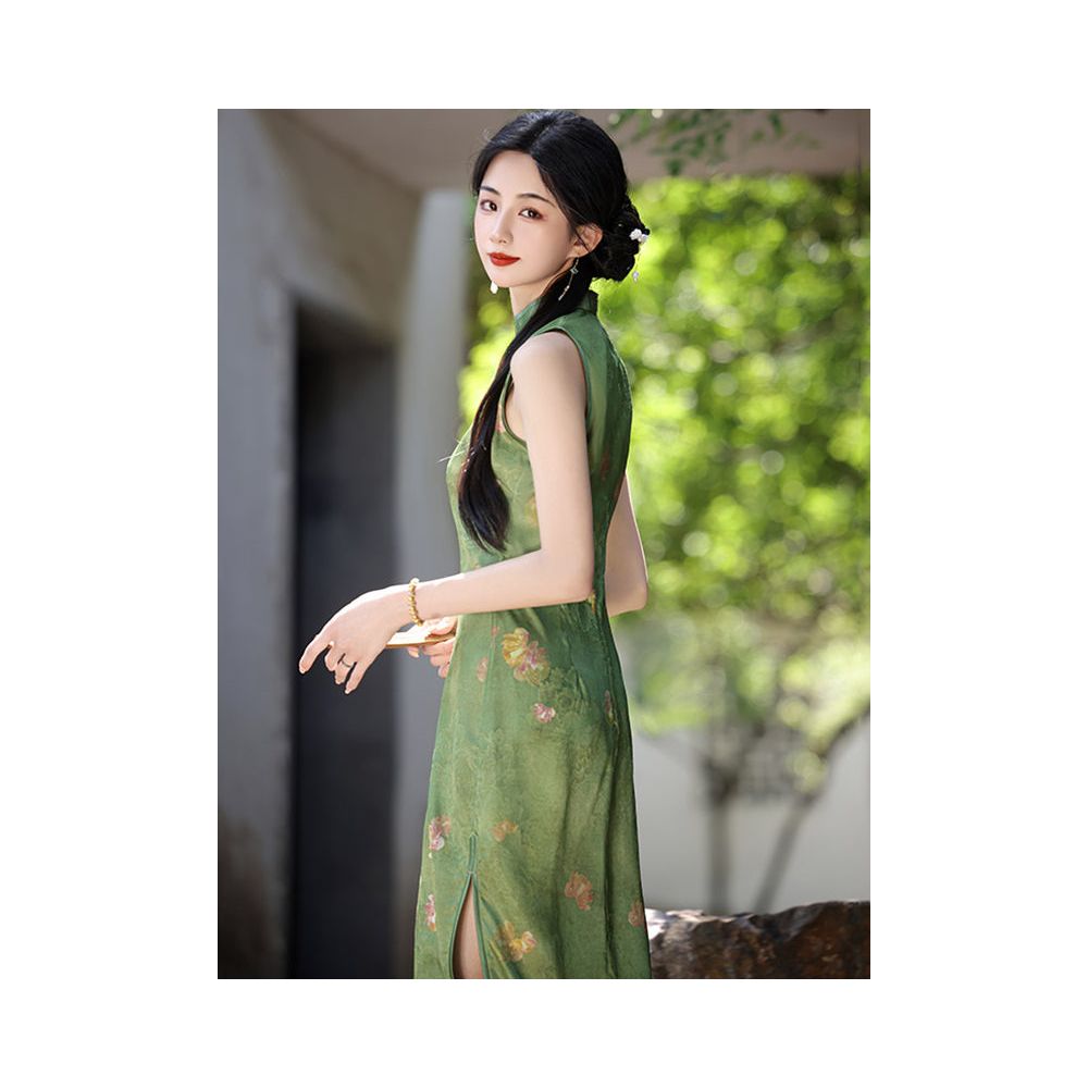 Green sleeveless halter neck long modified cheongsam 2026 new style youthful retro Chinese dress image 5