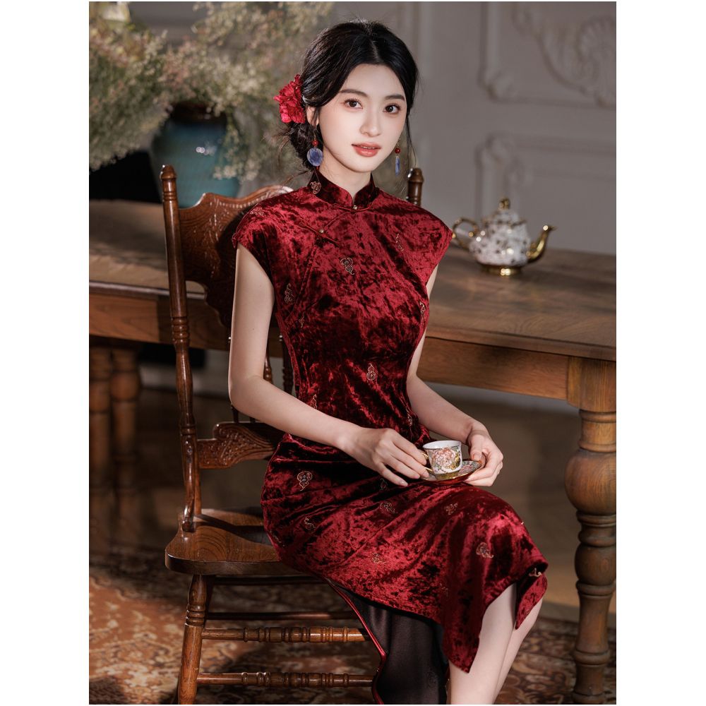 Ru Yun Night Banquet in Blossoms Short sleeved Youthful Velvet Embroidered Wine Red Cheongsam 2026 Summer Everyday Slimming Women s Style image 3