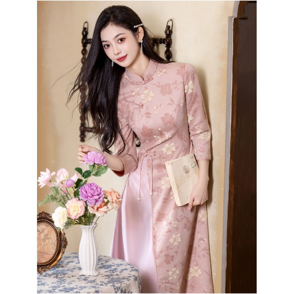 New Chinese Style Elegance Young Women s Pink Ao Dai Cheongsam 2025 Autumn Everyday Wear with Slim Fit and Long Sleeves A New Chinese Style Dress image 2