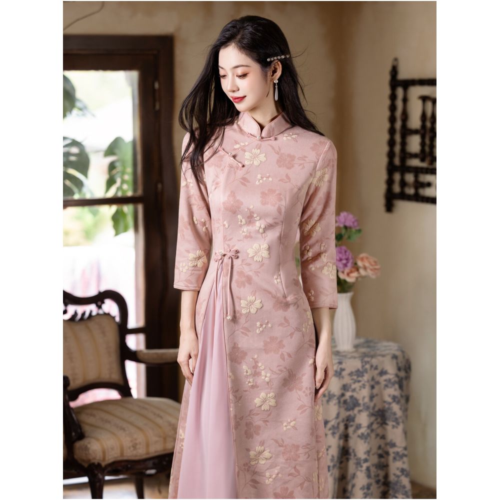 New Chinese Style Elegance Young Women s Pink Ao Dai Cheongsam 2025 Autumn Everyday Wear with Slim Fit and Long Sleeves A New Chinese Style Dress image 3