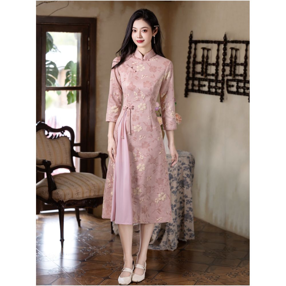 New Chinese Style Elegance Young Women s Pink Ao Dai Cheongsam 2025 Autumn Everyday Wear with Slim Fit and Long Sleeves A New Chinese Style Dress image 5