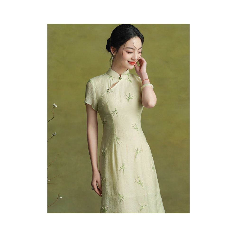 New Chinese style green cheongsam dress modified for women exuding elegance everyday style retro literary and artistic feel Odai tea ceremony attire summer image 3