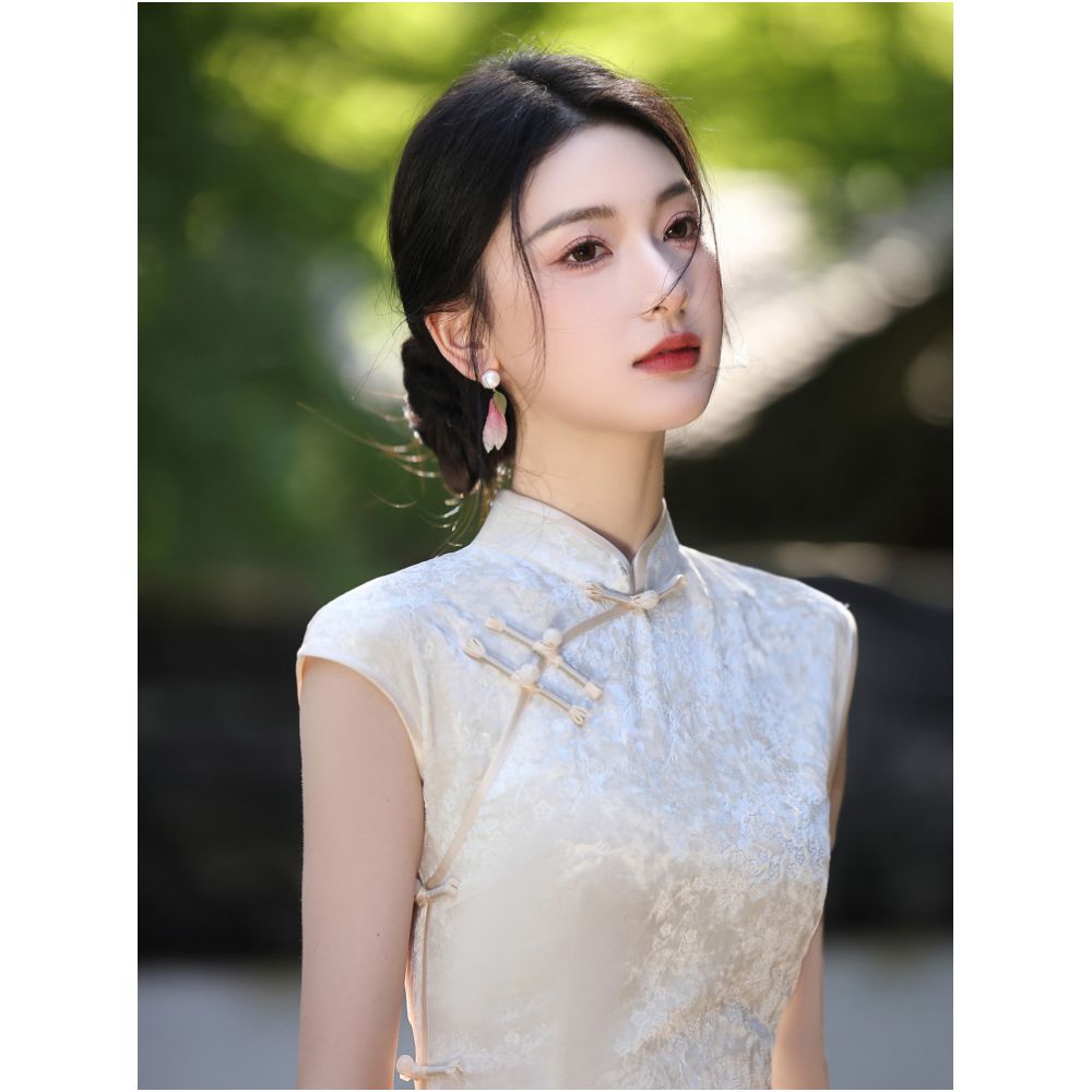 White cheongsam 2026 new summer style modern Chinese style suitable for young girls everyday wear jacquard velvet image 1