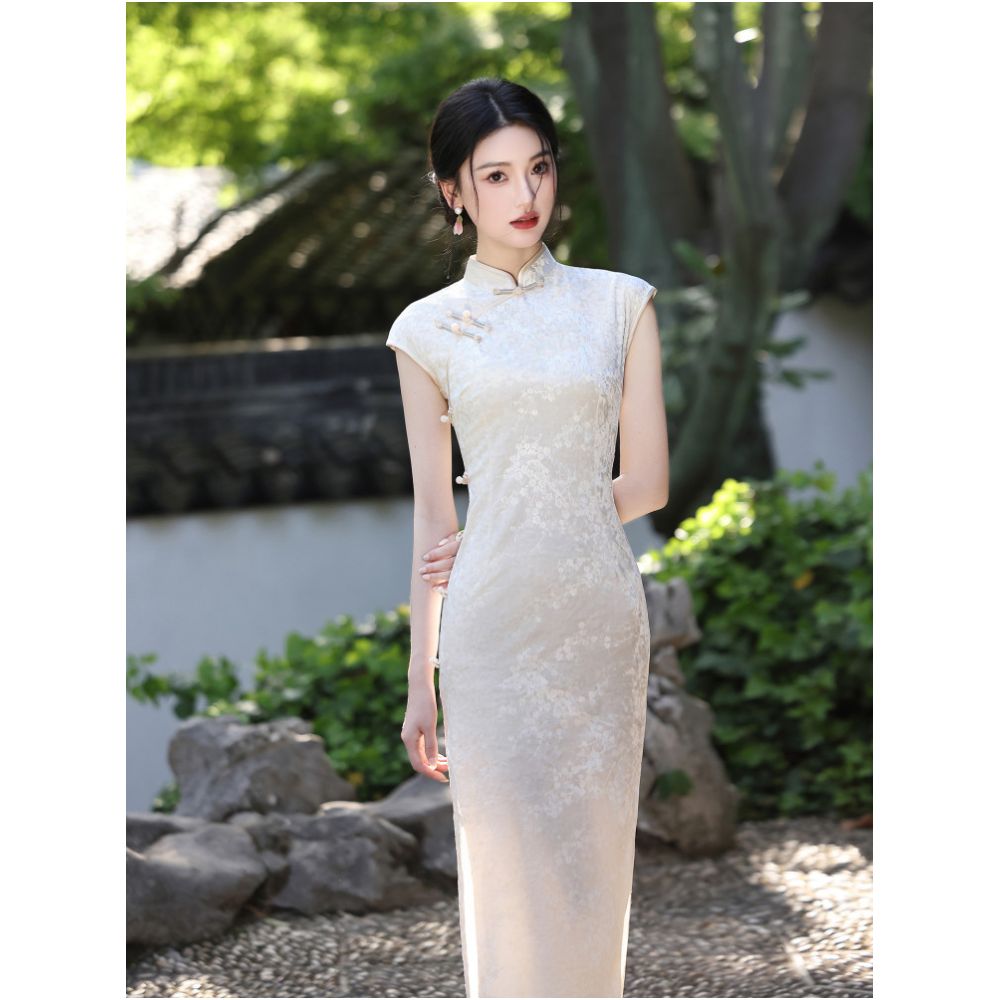 White cheongsam 2026 new summer style modern Chinese style suitable for young girls everyday wear jacquard velvet image 4