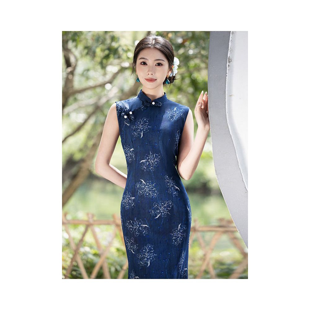 Blue sleeveless Republic era style modern Chinese style fitted waist long modified cheongsam 2026 new style suitable for women s work and summer wear image 5