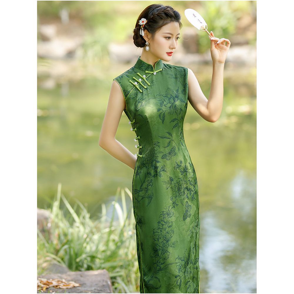 Sleeveless green cheongsam youthful style 2026 new retro inspired high end modern Chinese style perfect for college entrance exam escorts image 1