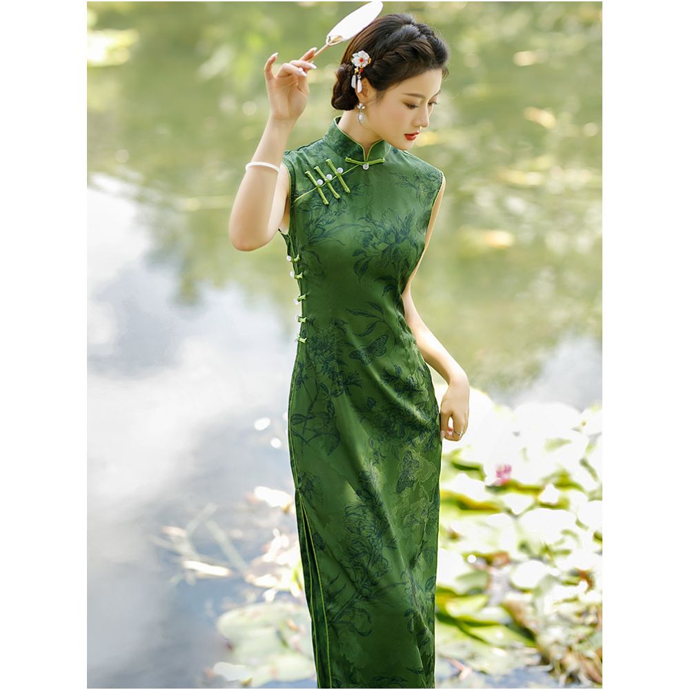 Sleeveless green cheongsam youthful style 2026 new retro inspired high end modern Chinese style perfect for college entrance exam escorts image 2