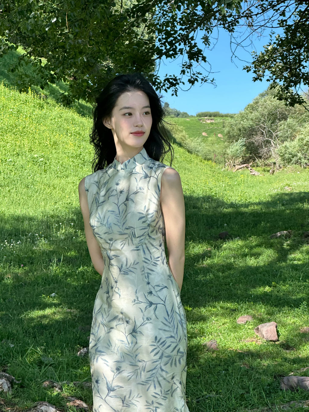 Neo-Oriental Floral Qipao Dress | Modern Chinese Style Midi | Elegant Sleeveless Mandarin Collar Shift Dress