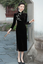 Side view of the black velvet bamboo embroidered qipao dress