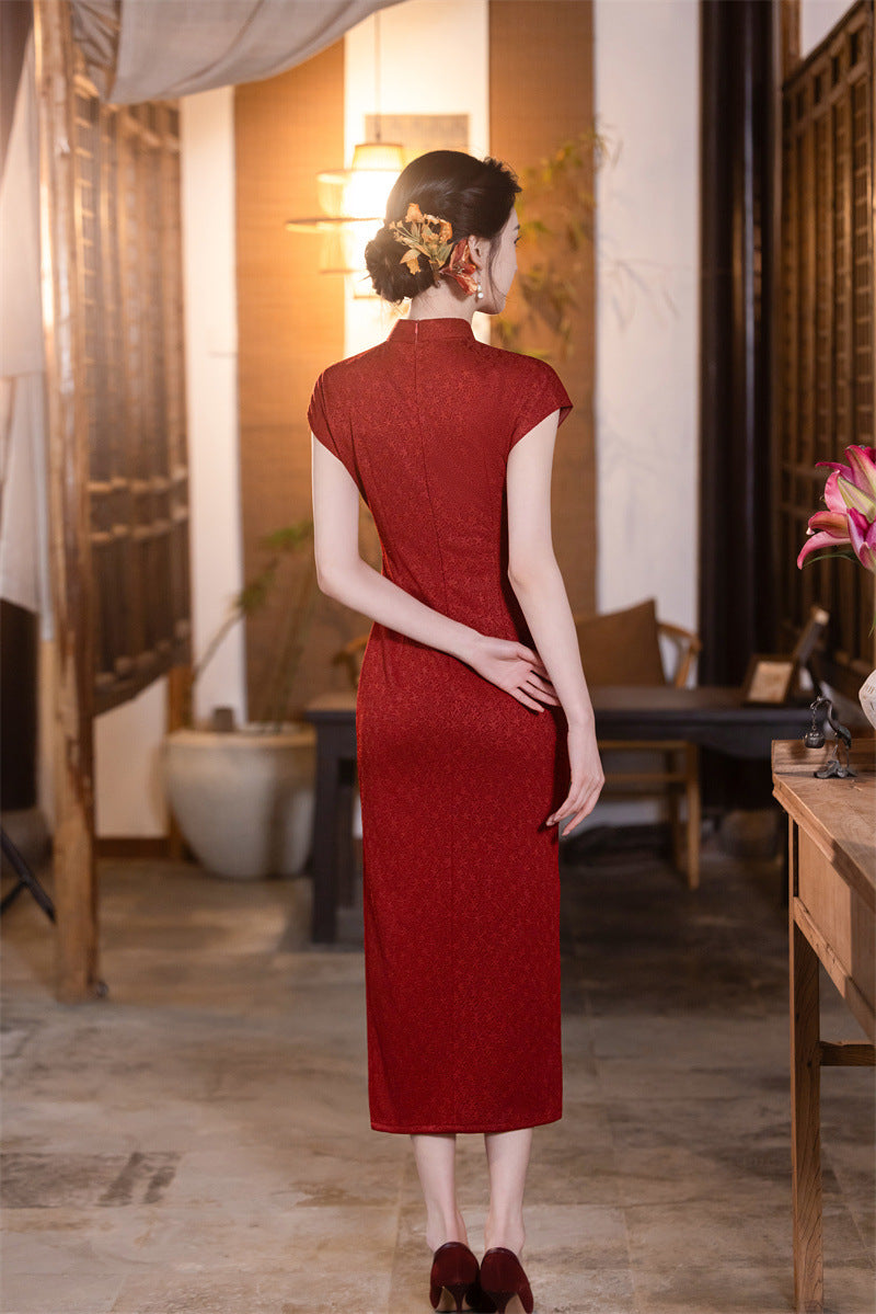 Back view of the red crane jacquard wedding qipao