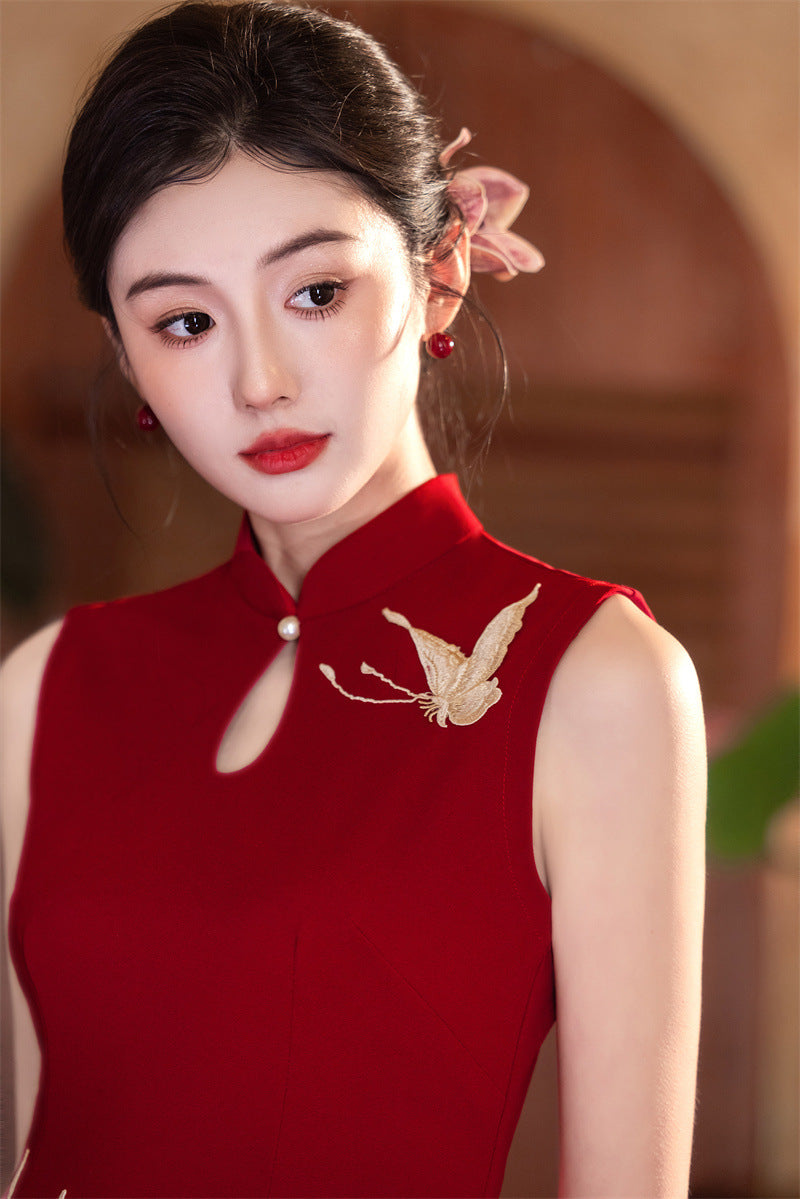 Gold crane embroidery and keyhole mandarin collar on the red qipao
