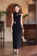 Black sleeveless qipao showing the high side slit