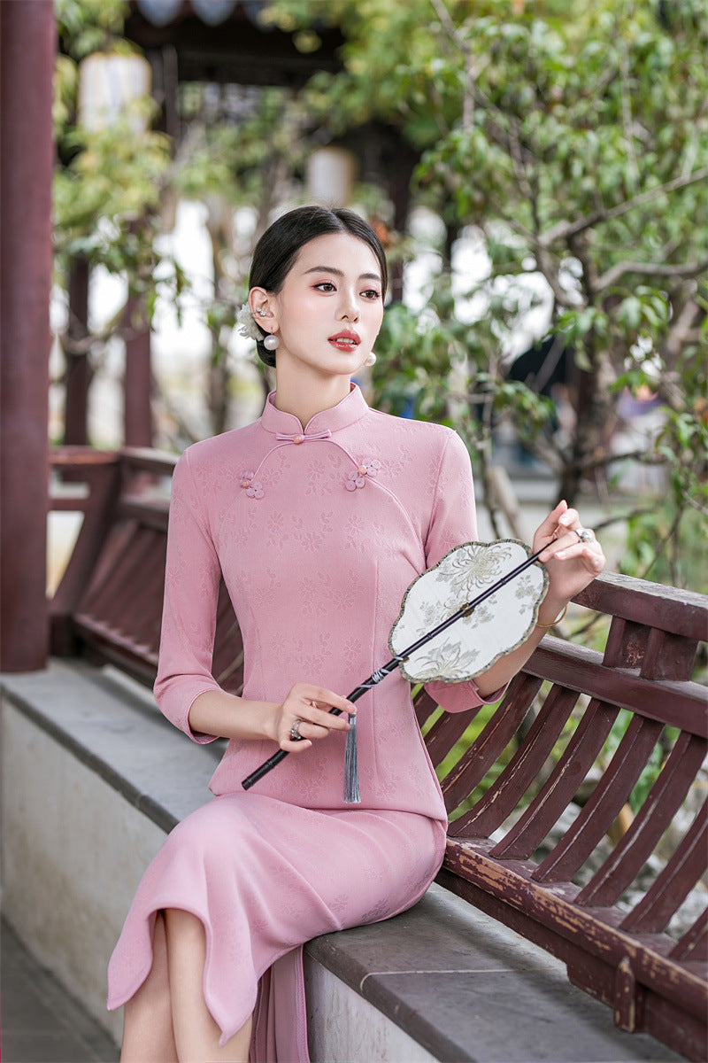 Pink knit jacquard qipao dress, seated