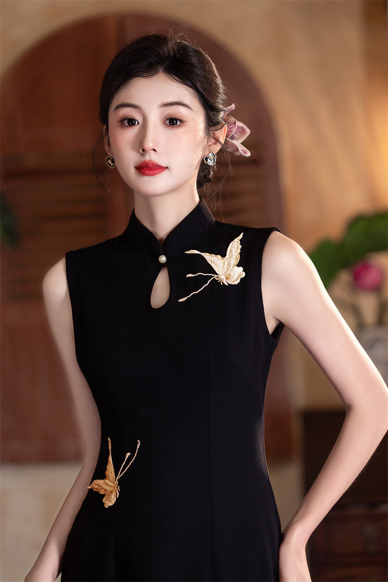 Gold crane embroidery and keyhole mandarin collar on the black qipao