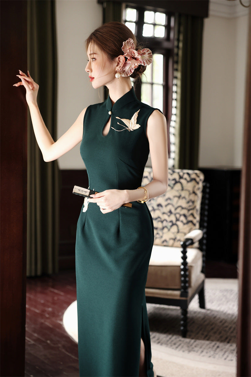 Back view of the deep green crane embroidered qipao dress